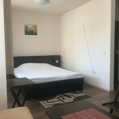 Royal Towers Nadezhda Apartmán *