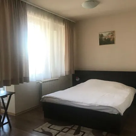 Royal Towers Nadezhda Apartmán *